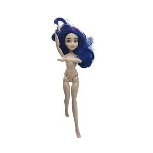 Hasbro Disney Descendants Evie Isle 11" Poseable Fashion Doll Blue & Purple Hair
